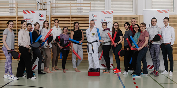 Frauenpower zum Weltfrauentag: Selbstverteidigungskurs in Hallein